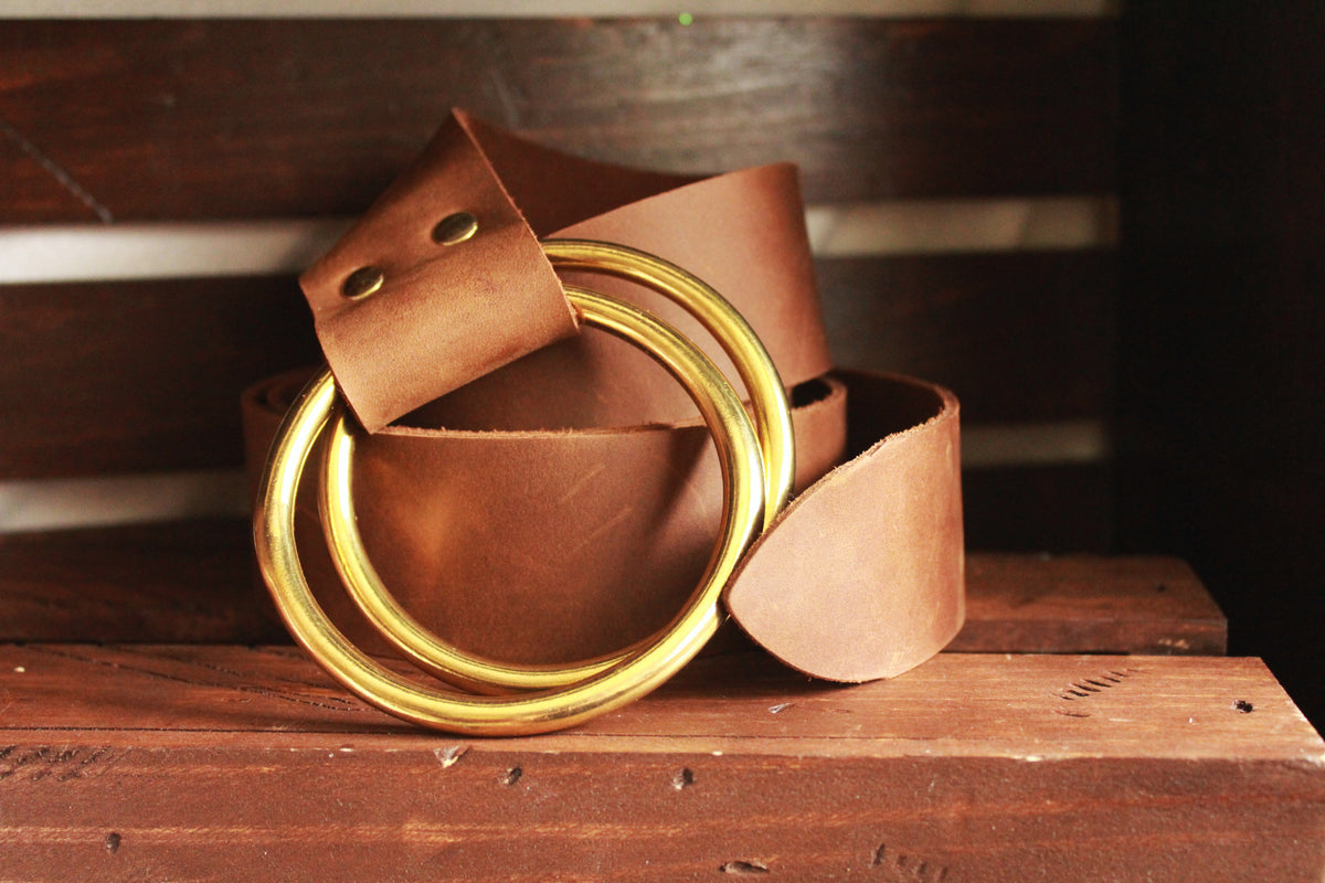 1925 Sv Senvan Renaissance Women Belt – Minimalist Abstract Buckle Female SV Vegan Belt - Metallic Textured Gold with Shiny  main image 3
